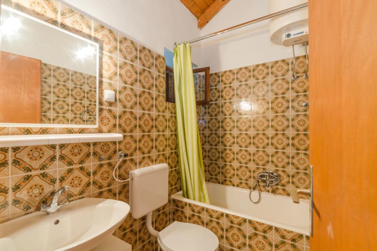 Apartmani Bugenvilija Brbinj Eksteriør billede