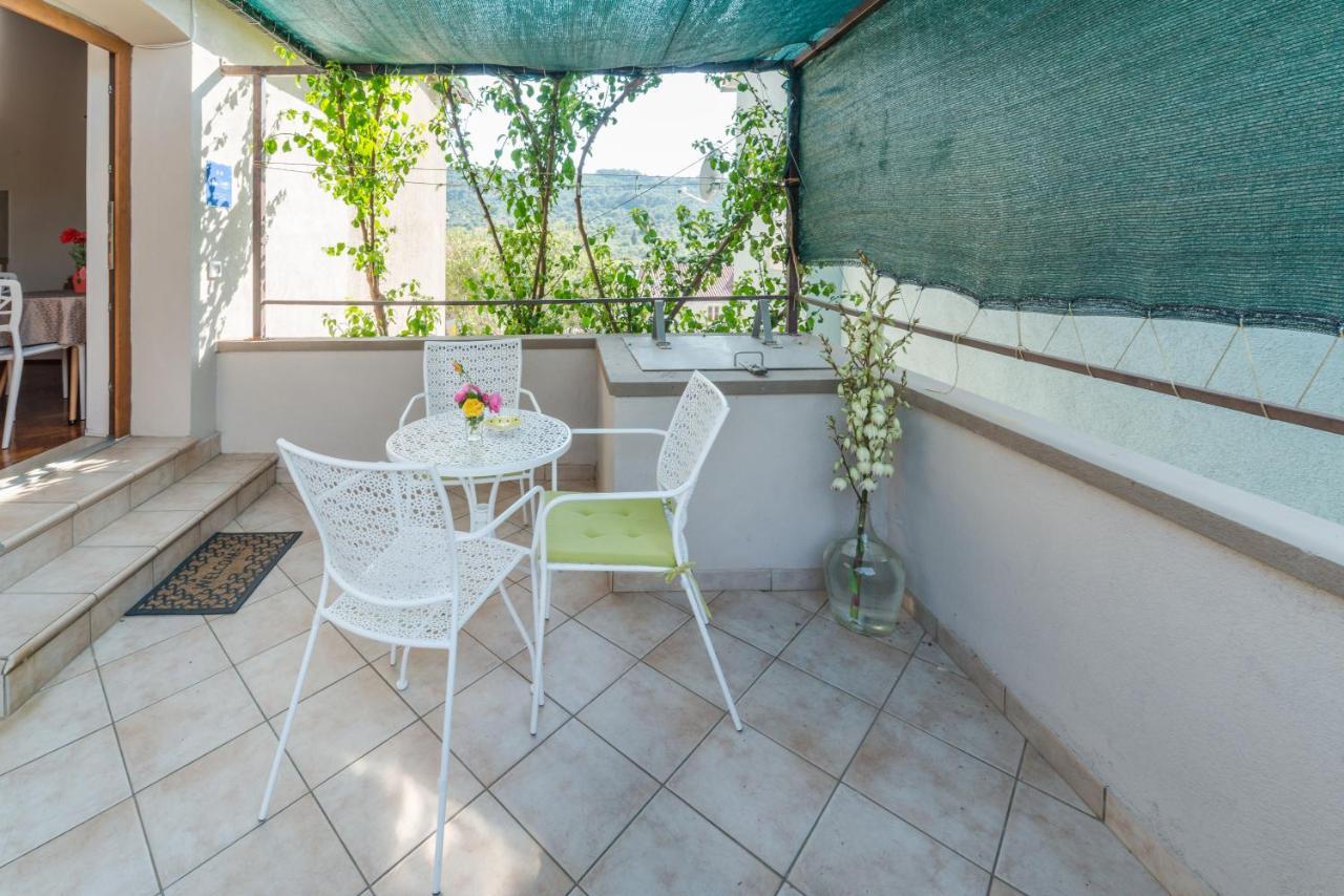 Apartmani Bugenvilija Brbinj Eksteriør billede