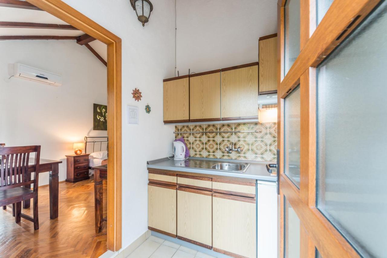Apartmani Bugenvilija Brbinj Eksteriør billede